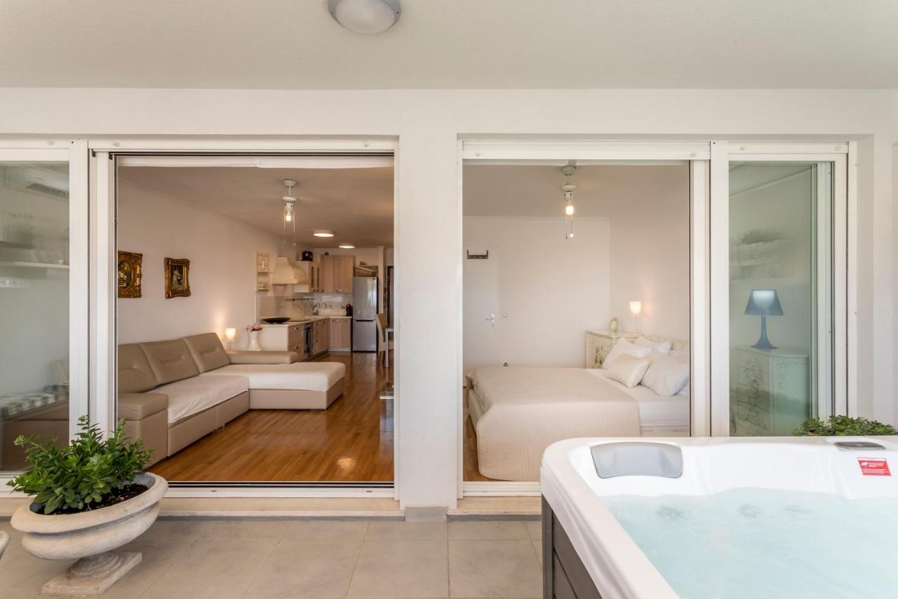 Velebis Superior Apartment - Luxurious One-Room Apartment With Jacuzzi - Prestigious Location By The Sea In The New City Center Of Znjan - Panoramic View Of The Sea And Islands - Free Garage Parking - Buralux Properties Σπλιτ Εξωτερικό φωτογραφία