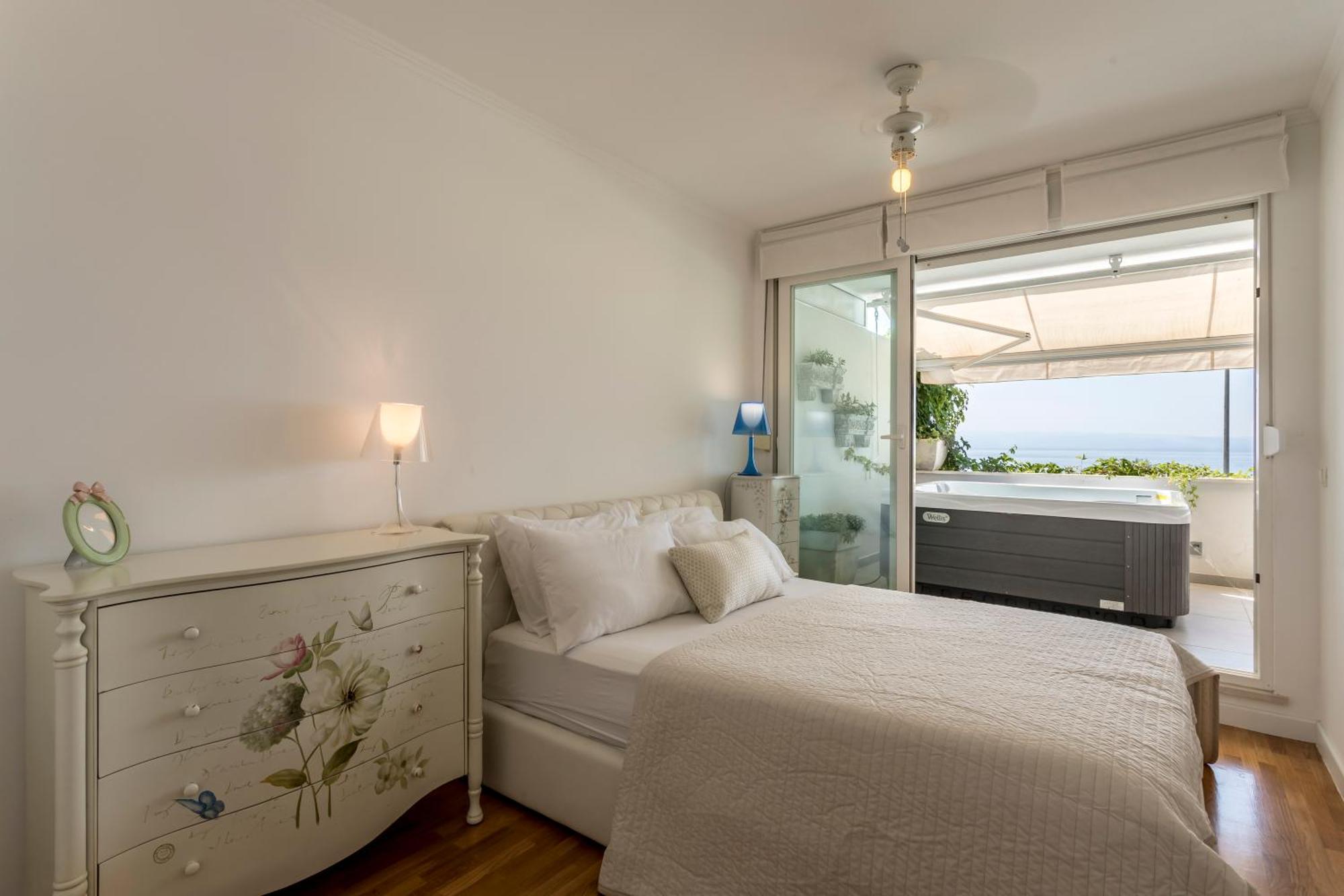 Velebis Superior Apartment - Luxurious One-Room Apartment With Jacuzzi - Prestigious Location By The Sea In The New City Center Of Znjan - Panoramic View Of The Sea And Islands - Free Garage Parking - Buralux Properties Σπλιτ Εξωτερικό φωτογραφία